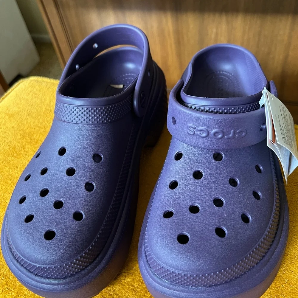 CROCS Deep Purple Stomp Clog W10 New - Picture 2 of 8
